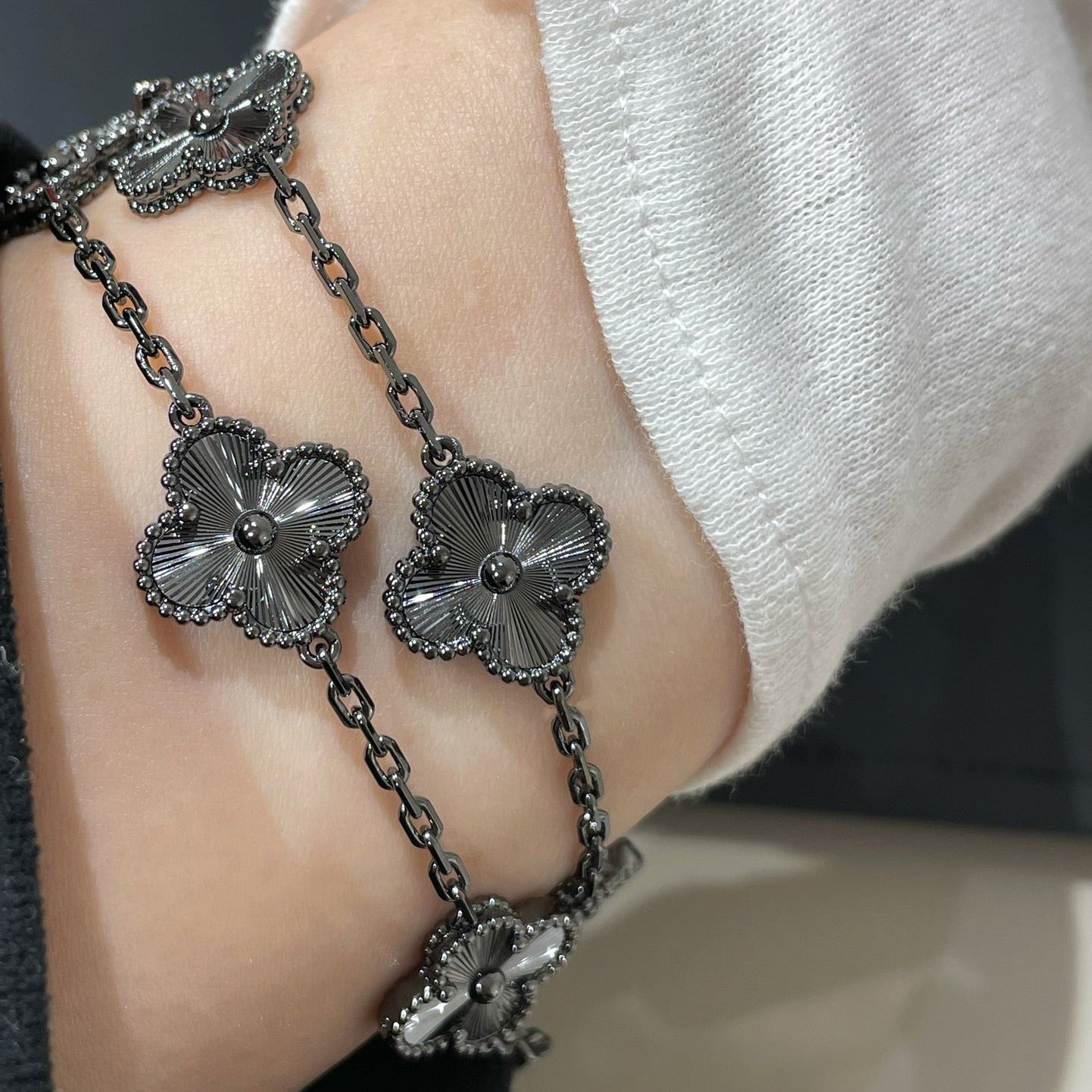 [Star]New CLOVER 5 MOTIF BLACK BRACELET