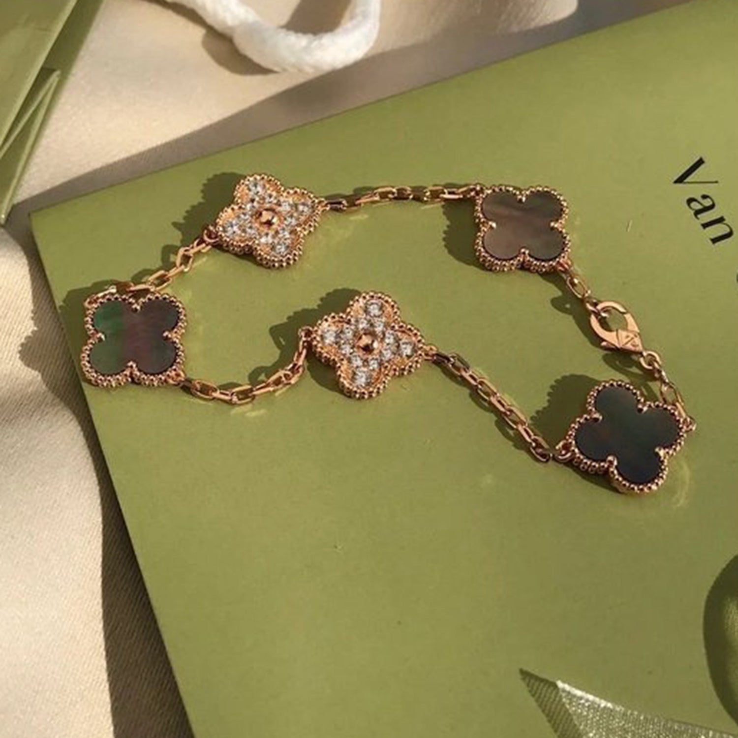 [Star]New CLOVER 5 MOTIF GRAY MOP BRACELET COLLECTION