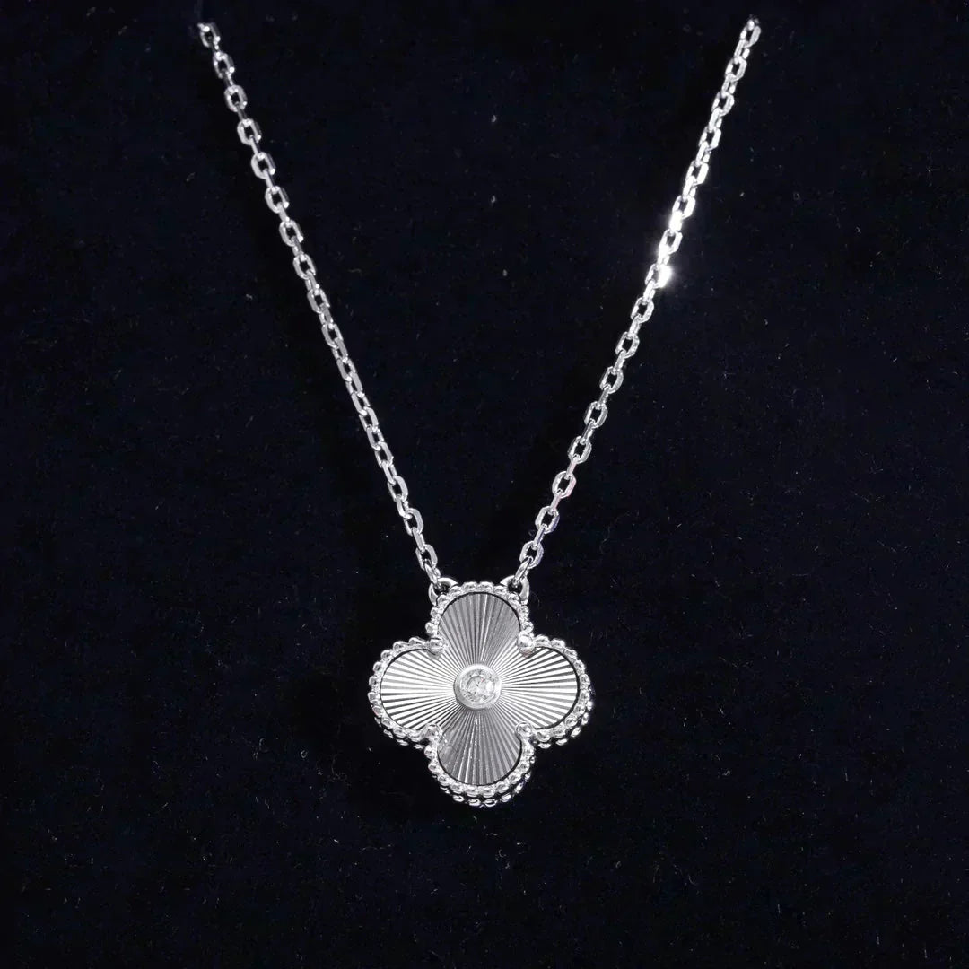 ¡®Star¡¯CLOVER  15MM DIAMOND LASER NECKLACE SILVER