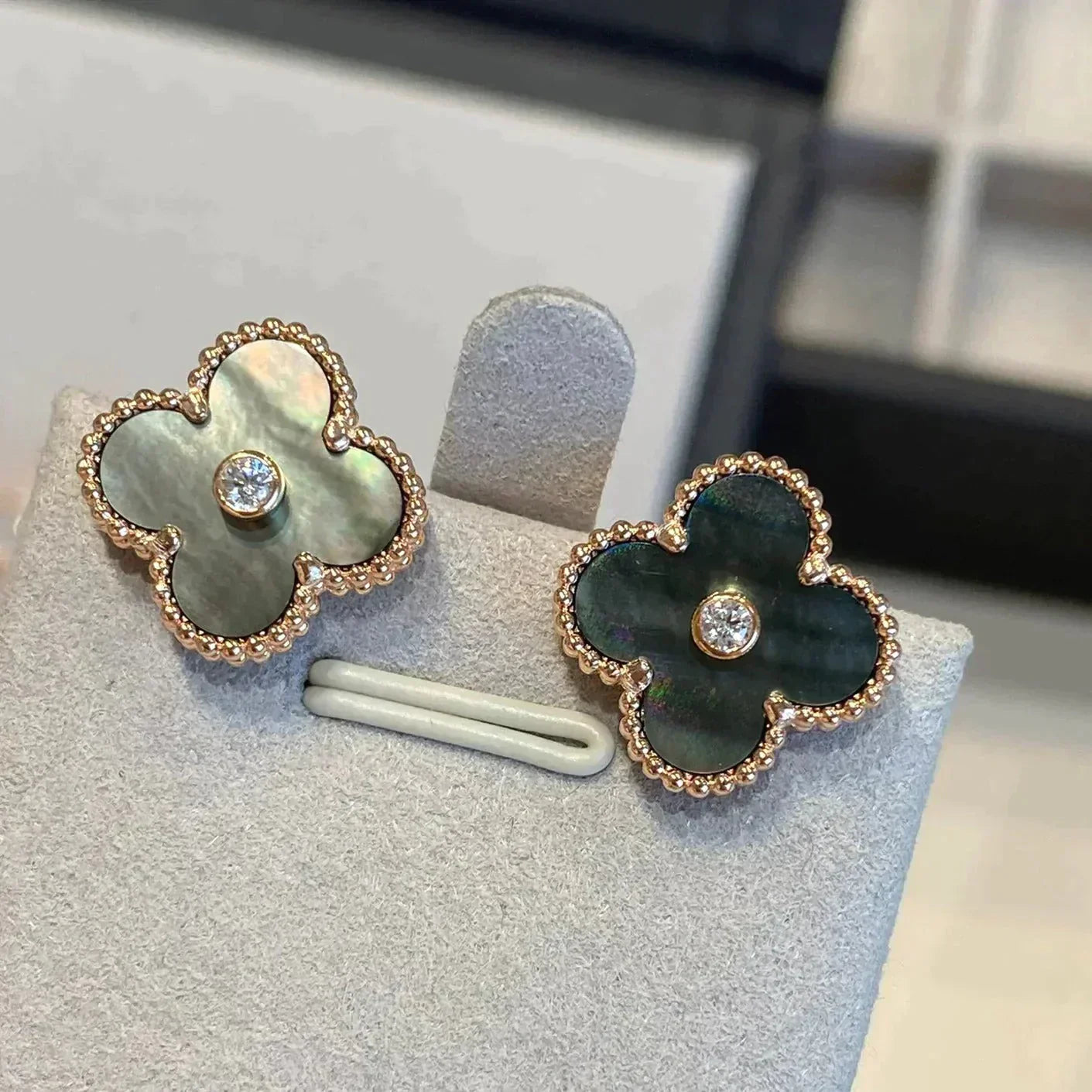 ¡®Star¡¯CLOVER MEDIUM 1 MOTIFS GRAY MOP  DIAMOND EARRINGS