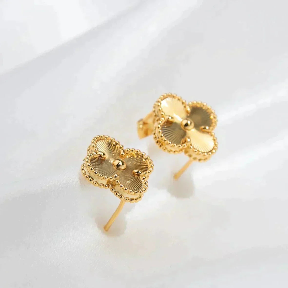 ¡®Star¡¯CLOVER MEDIUM 1 MOTIFS LASER EARRINGS