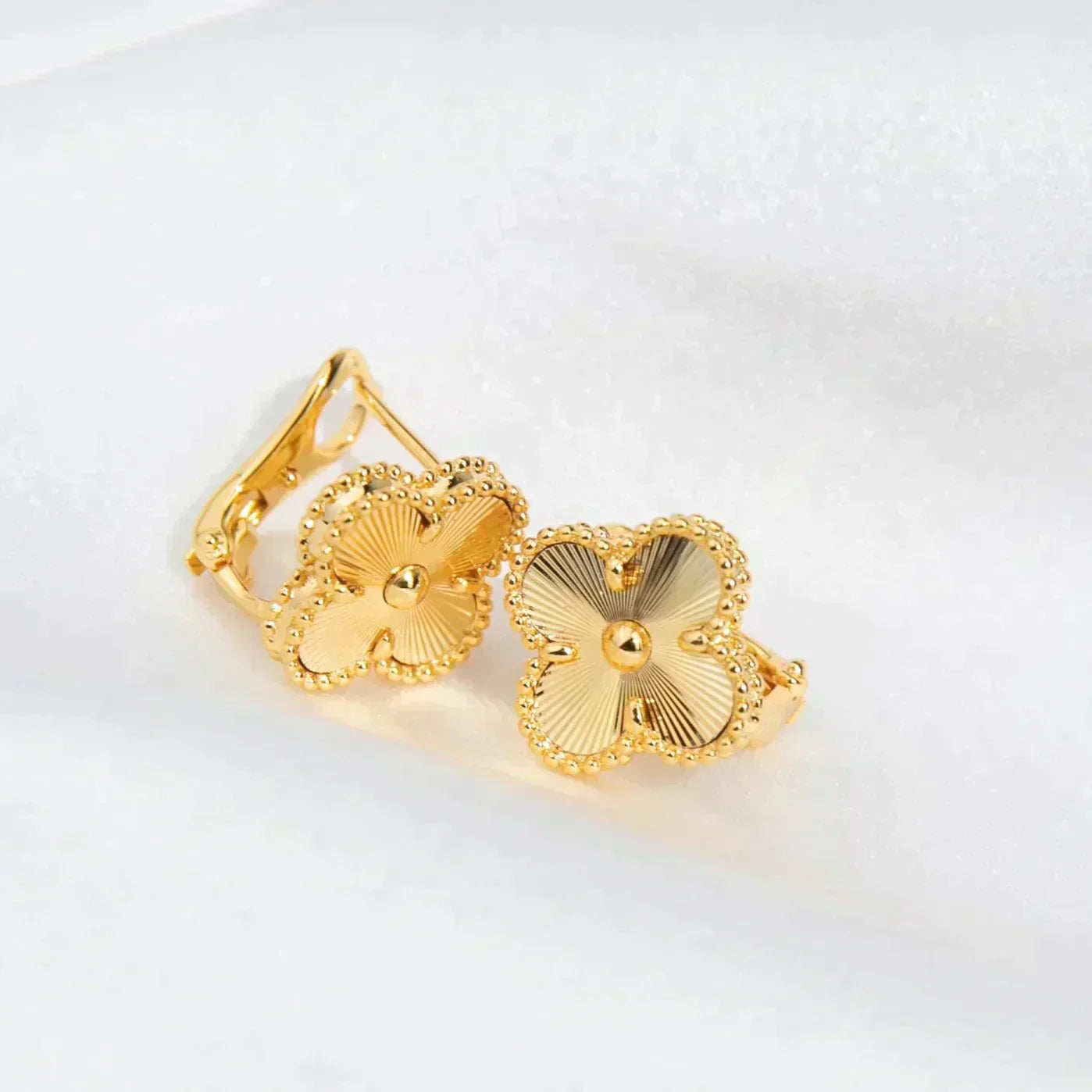 ¡®Star¡¯CLOVER MEDIUM 1 MOTIFS LASER EARRINGS