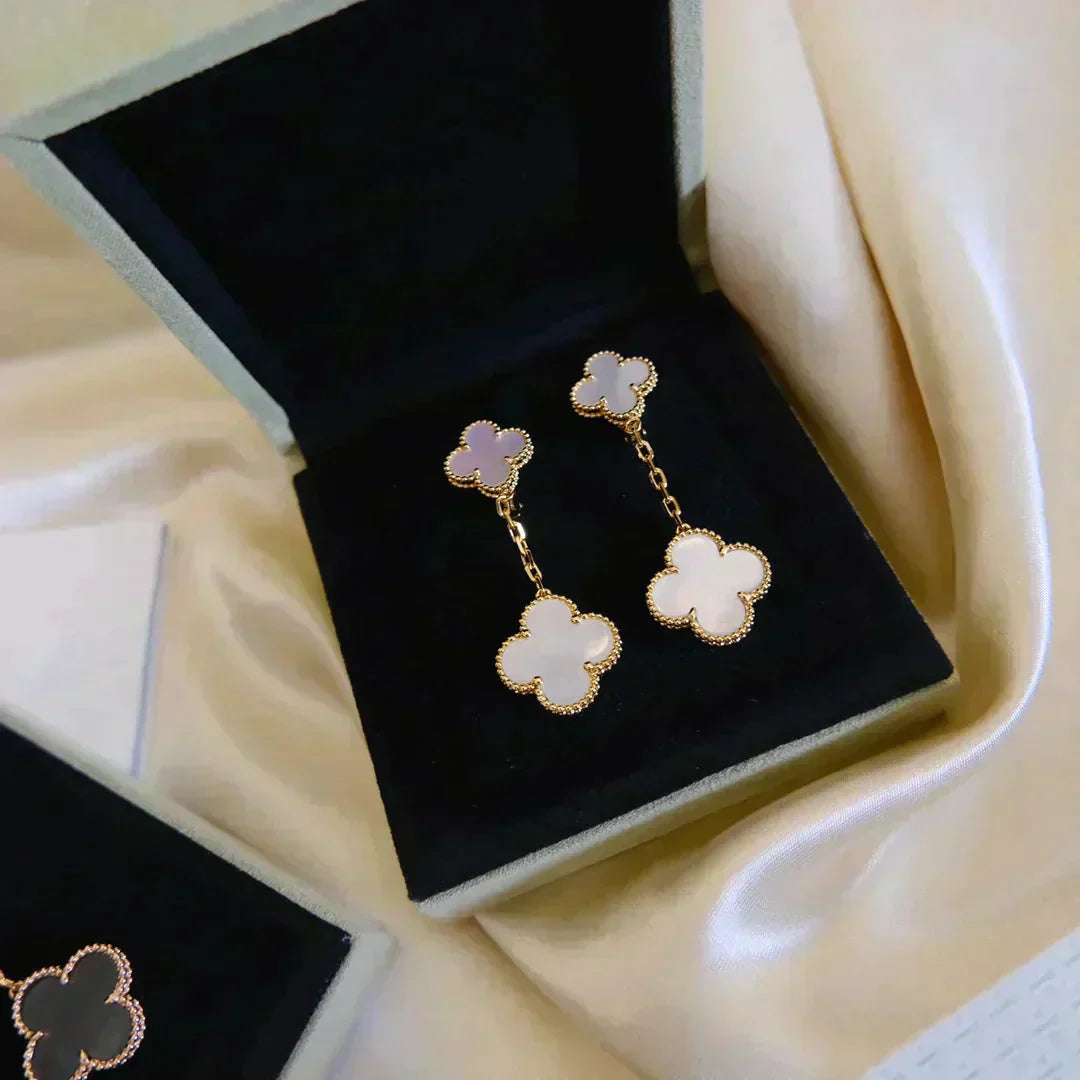 ¡®Star¡¯CLOVER 2 MOTIF WHITE MOP EARRINGS