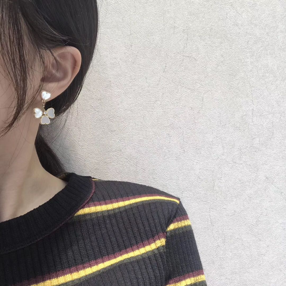 ¡®Star¡¯CLOVER SWEET WHITE MOP EARRINGS