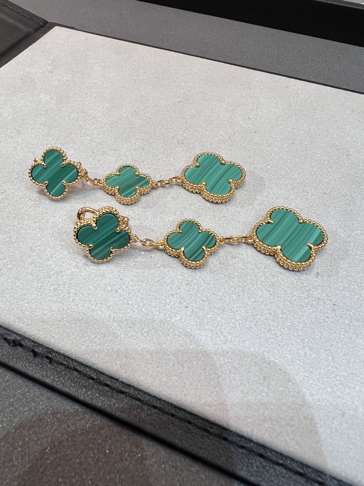 ¡®Star¡¯CLOVER MALACHITE 3 MOTIFS GOLD