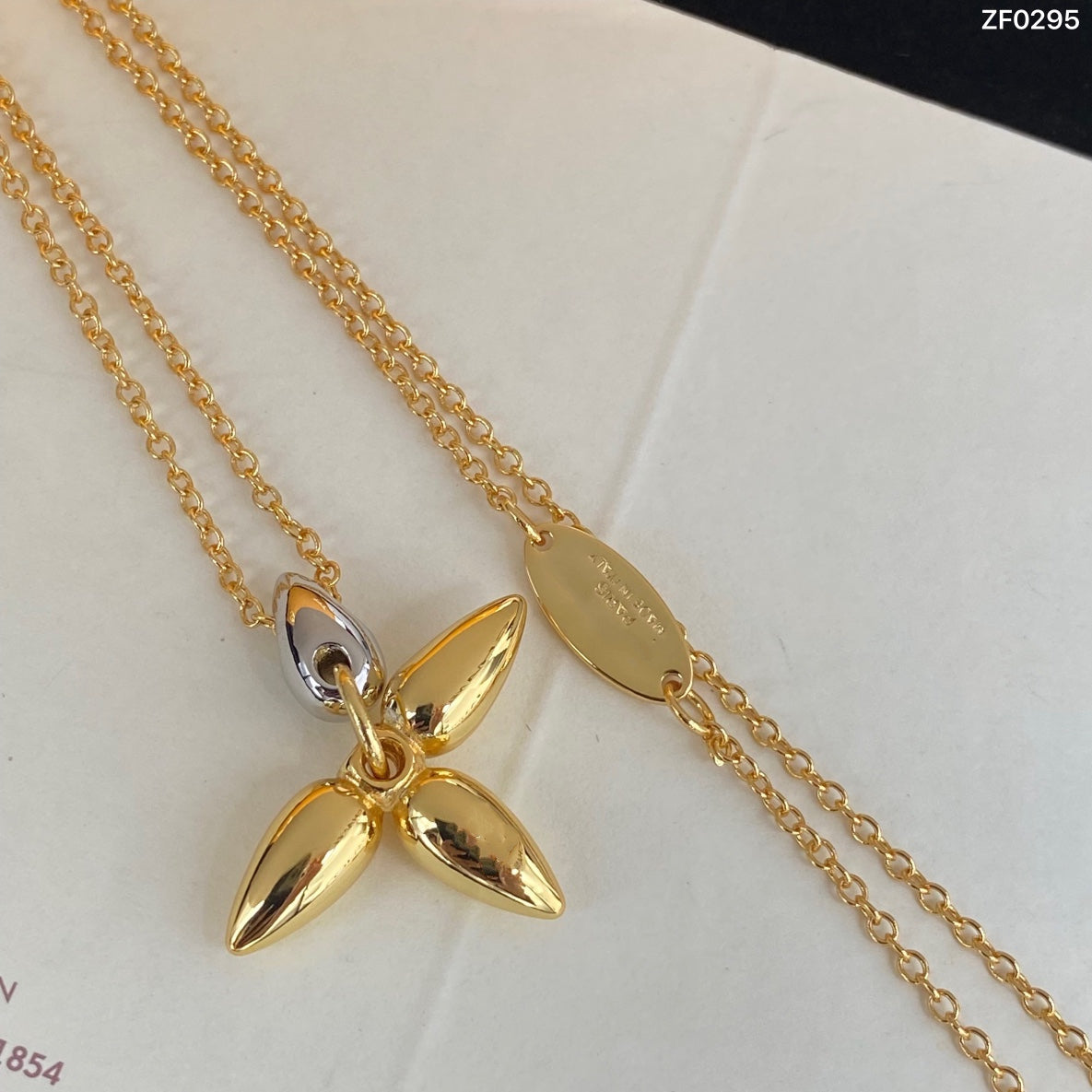 ¡®Star¡¯LOUISETTE PEDANT GOLD NECKLACE
