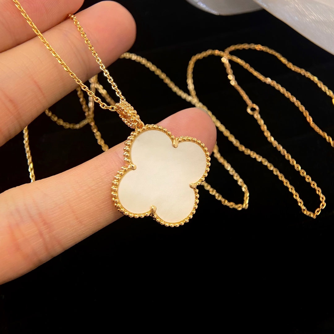 ¡®Star¡¯CLOVER 25MM MOP LARGE PENDANT NECKLACE