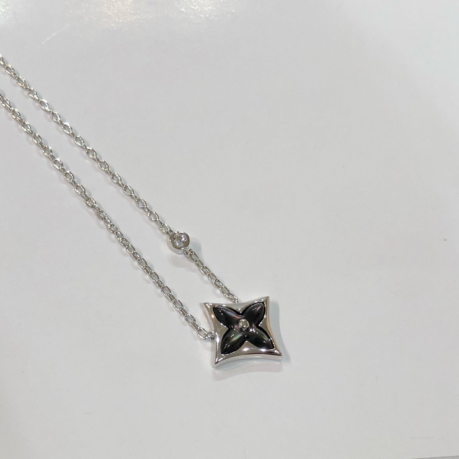 ¡®Star¡¯STAR BLACK MOP NECKLACE