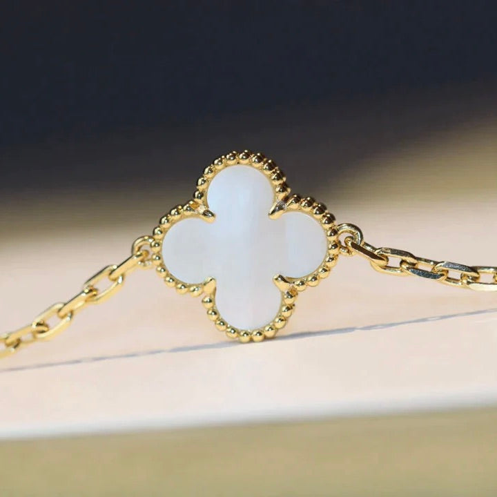 ¡®Star¡¯CLOVER 20 MOTIFS WHITE MOP NECKLACE