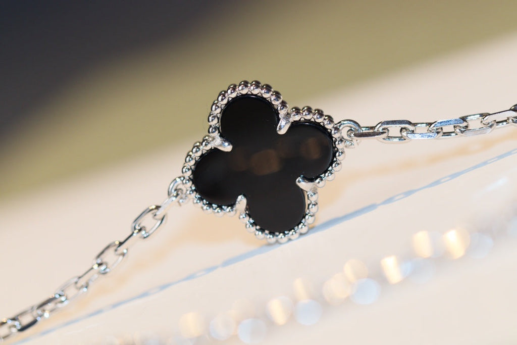 ¡®Star¡¯CLOVER 20 MOTIFS ONYX DIAMOND SILVER