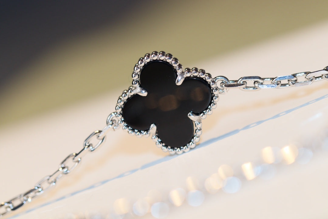 ¡®Star¡¯CLOVER 20 MOTIFS ONYX DIAMOND SILVER