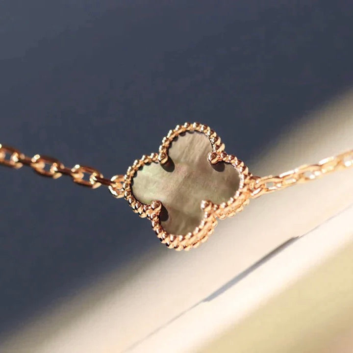 ¡®Star¡¯CLOVER 20 MOTIFS LASER DIAMOND NECKLACE