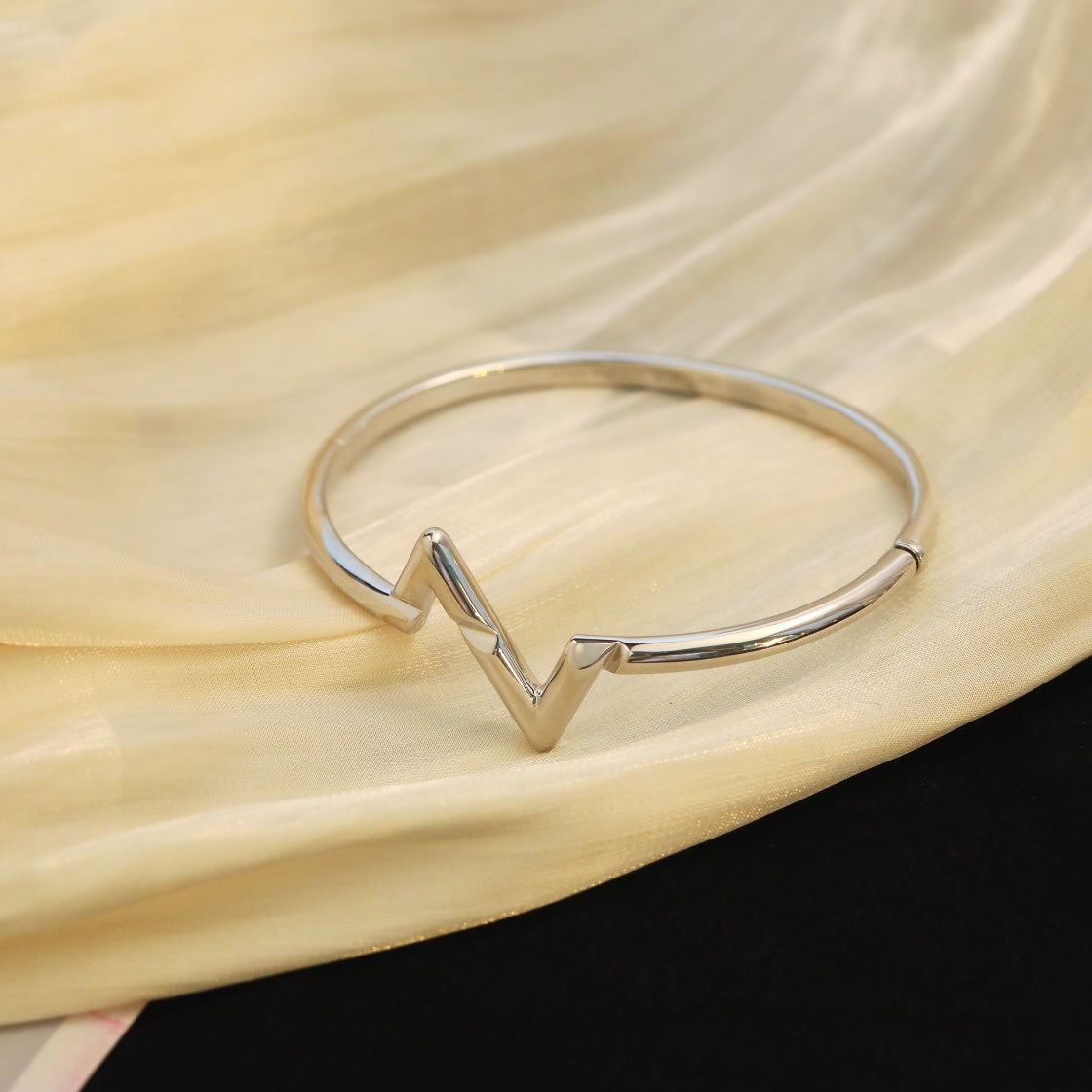 ¡®Star¡¯VOLTE UPSITE DOWN BRACELET