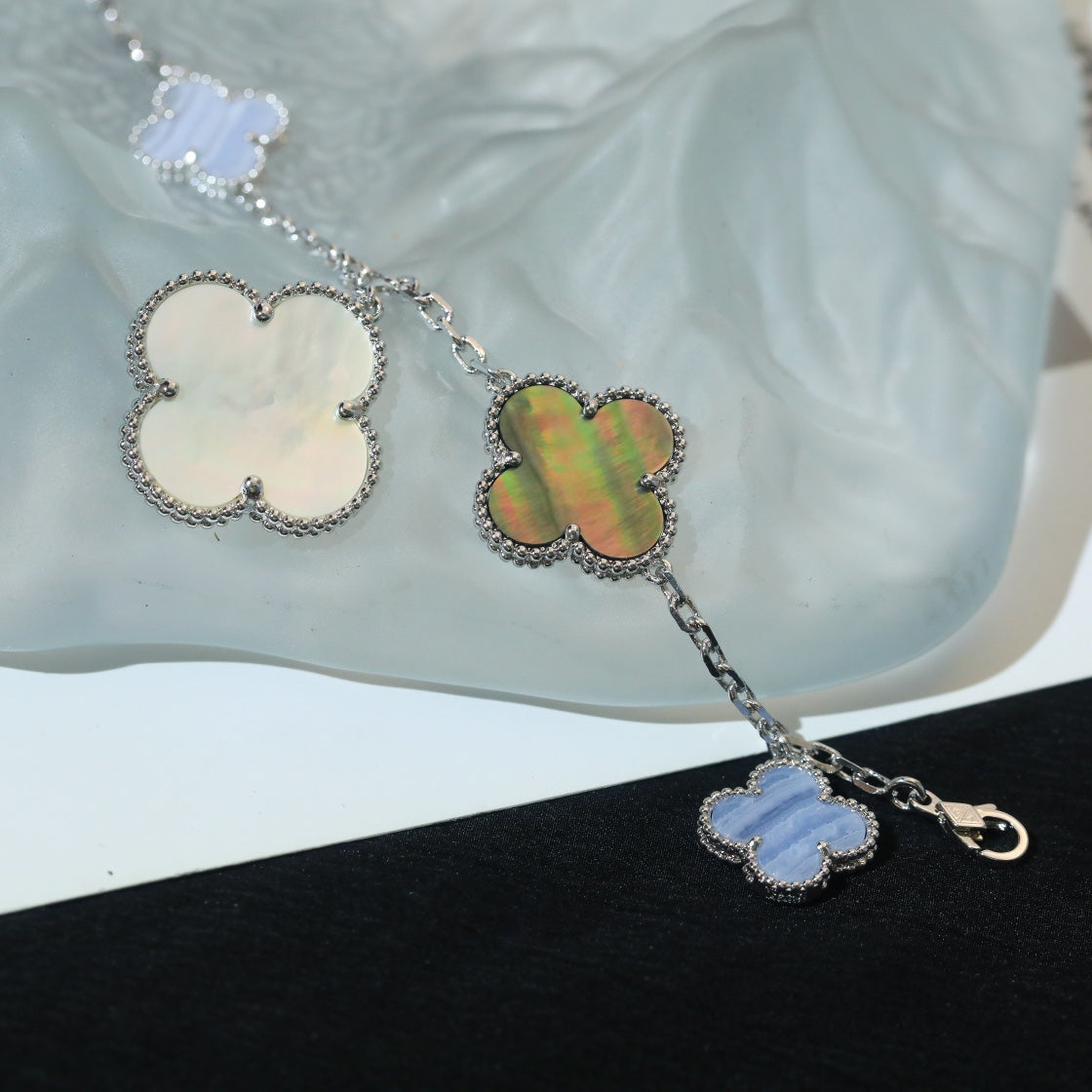 ¡®Star¡¯CLOVER BRACELET 5 MOTIFS MOP CHALCEDONY SILVER
