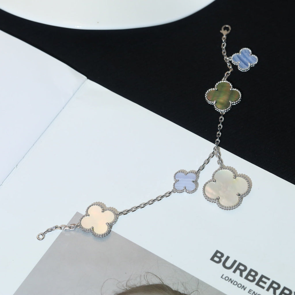 ¡®Star¡¯CLOVER BRACELET 5 MOTIFS MOP CHALCEDONY SILVER