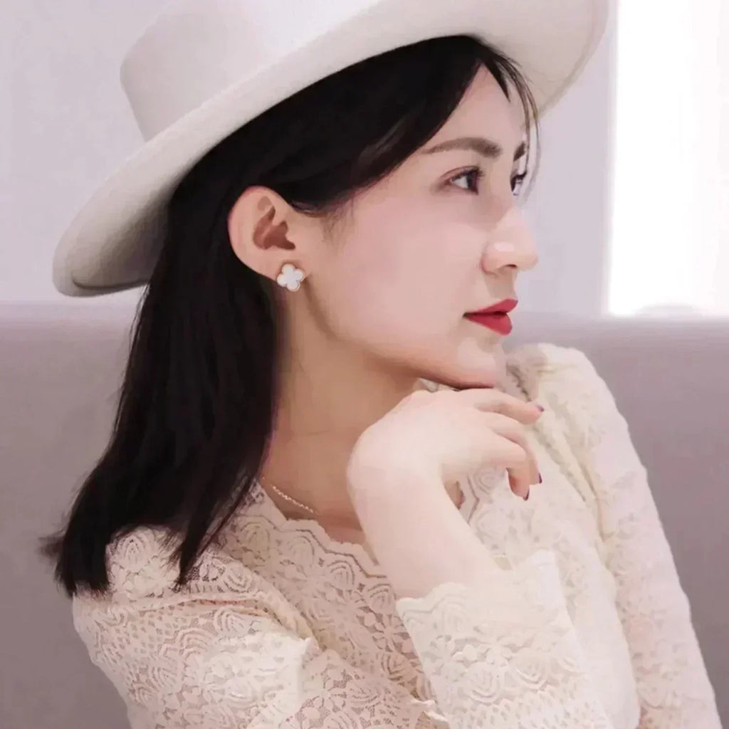 ¡®Star¡¯CLOVER MEDIUM 1 MOTIFS  WHITE MOP STUD EARRINGS