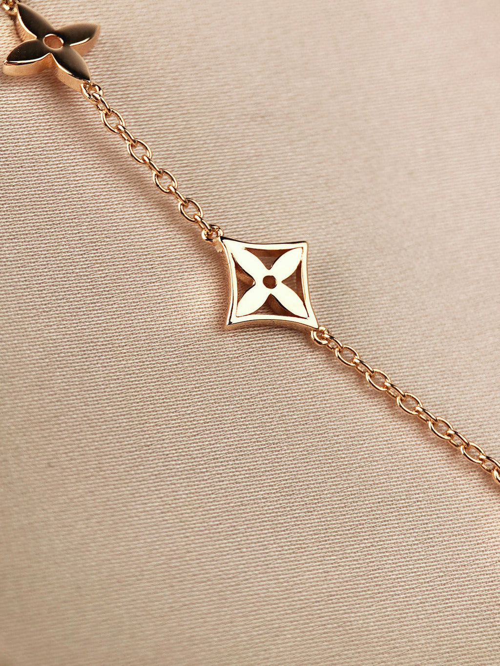 ¡®Star¡¯STAR AND SUN 7 MOTIFS GOLD BRACELET