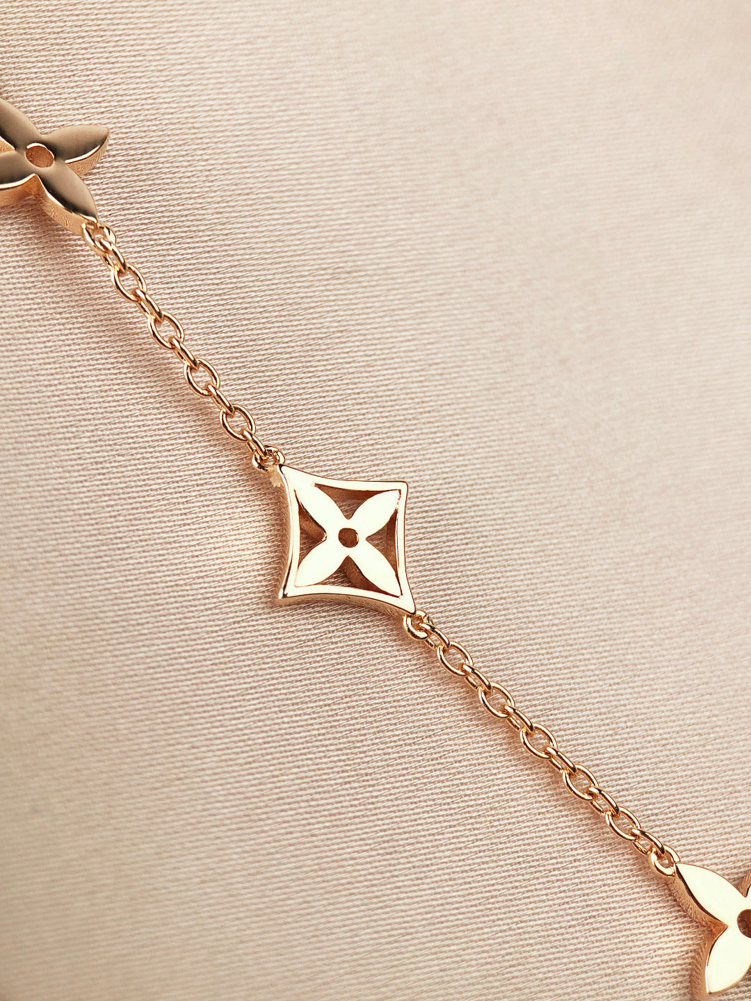 ¡®Star¡¯STAR AND SUN 7 MOTIFS GOLD BRACELET