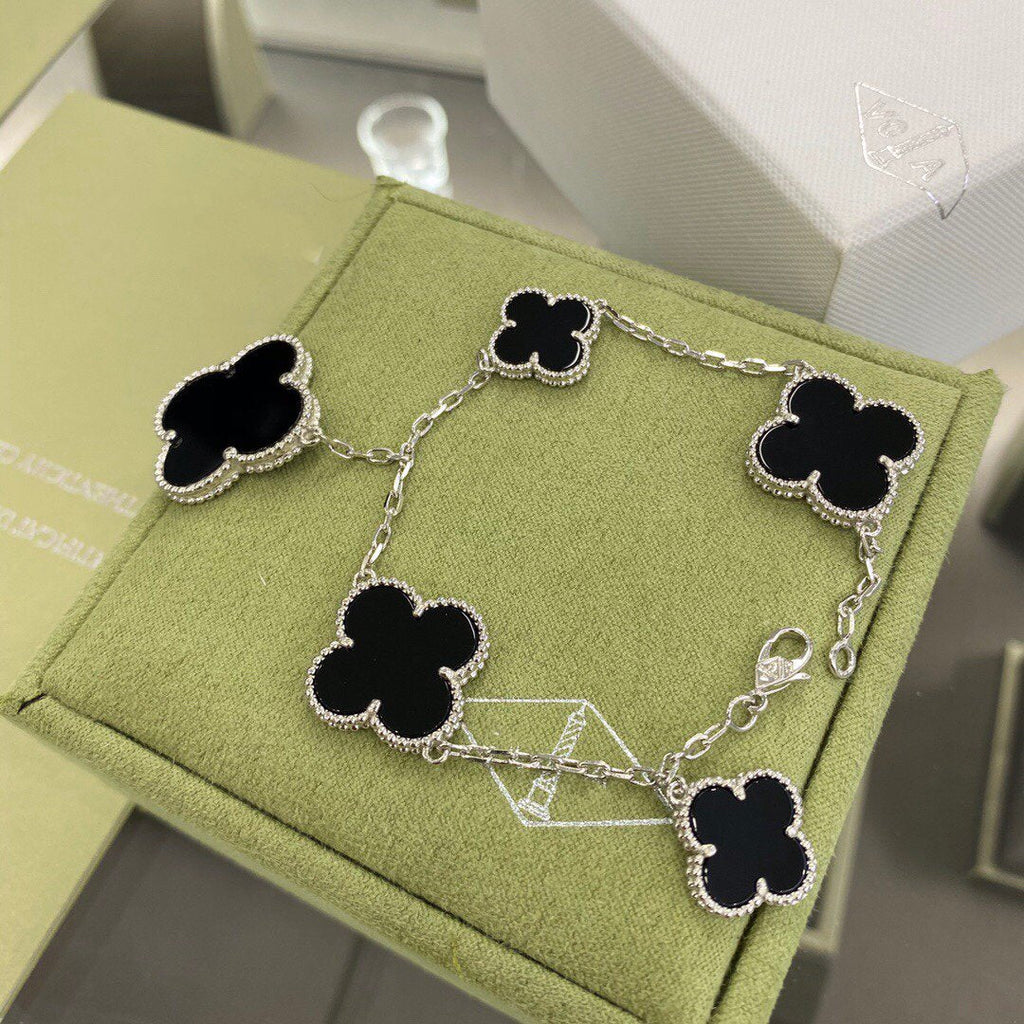 ¡®Star¡¯CLOVER 5 MOTIFS SIVLER ONYX BRACELET