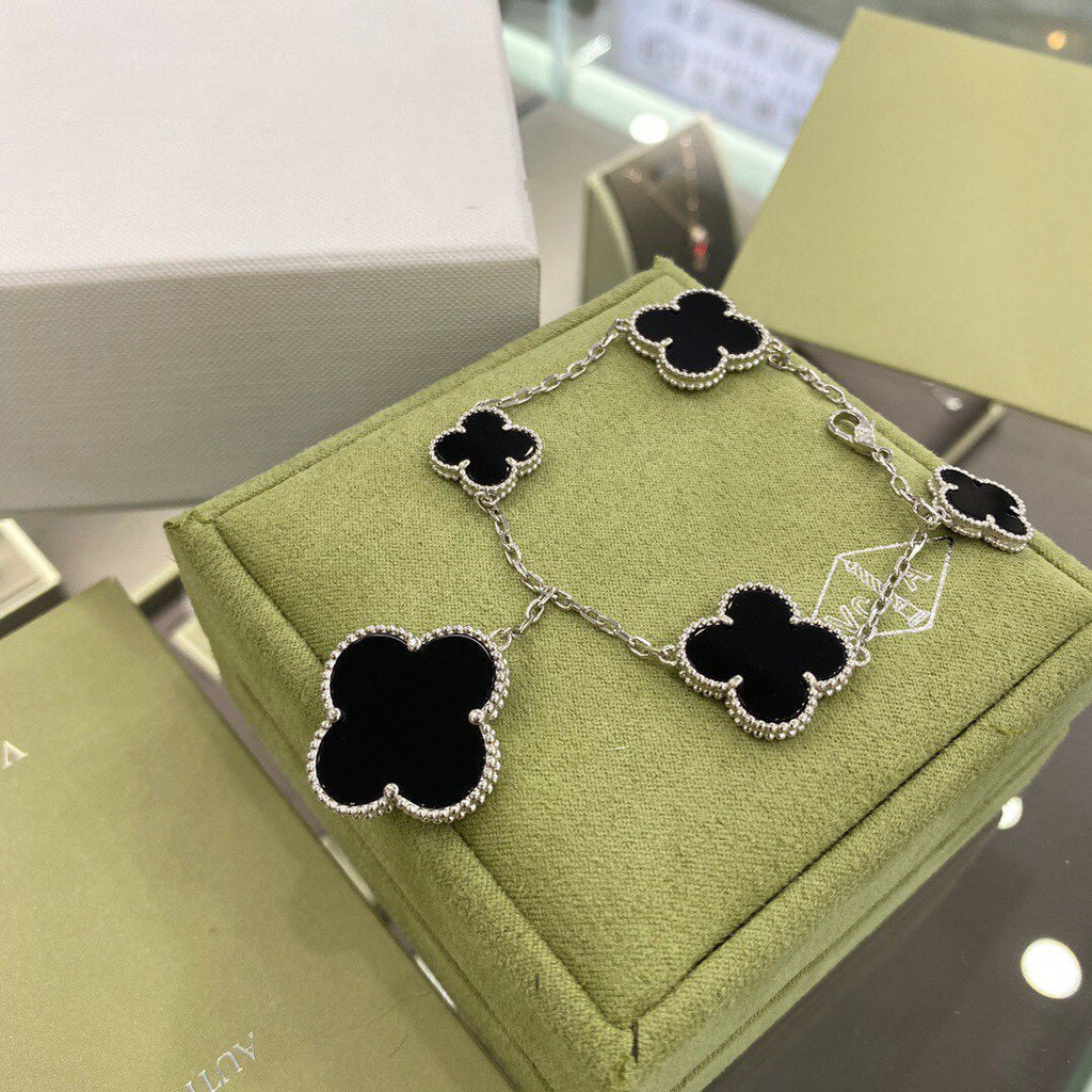 ¡®Star¡¯CLOVER 5 MOTIFS SIVLER ONYX BRACELET
