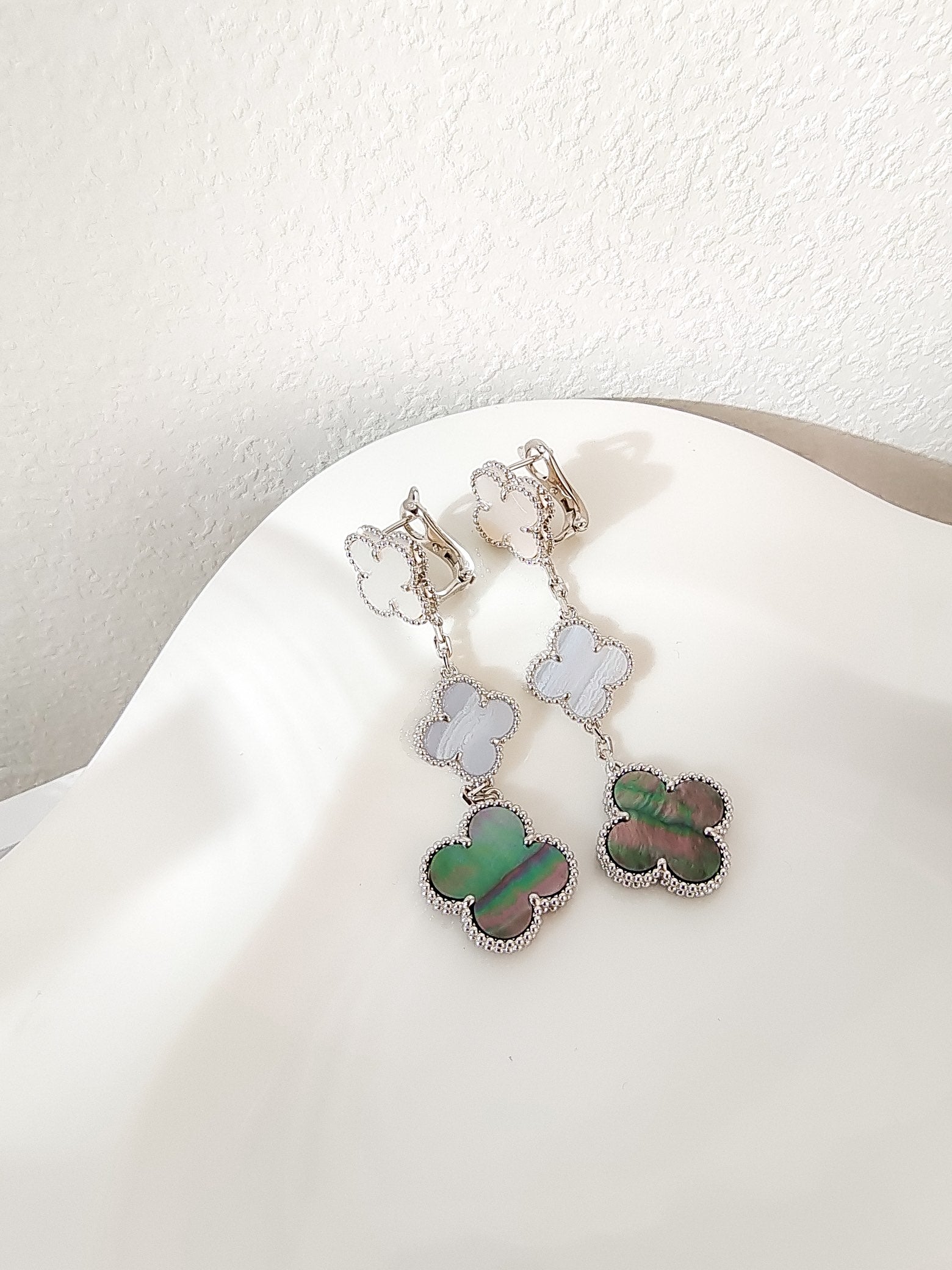 ¡®Star¡¯CLOVER 3 MOTIFS CHALCEDONY DARK MOP SILVER EARRINGS
