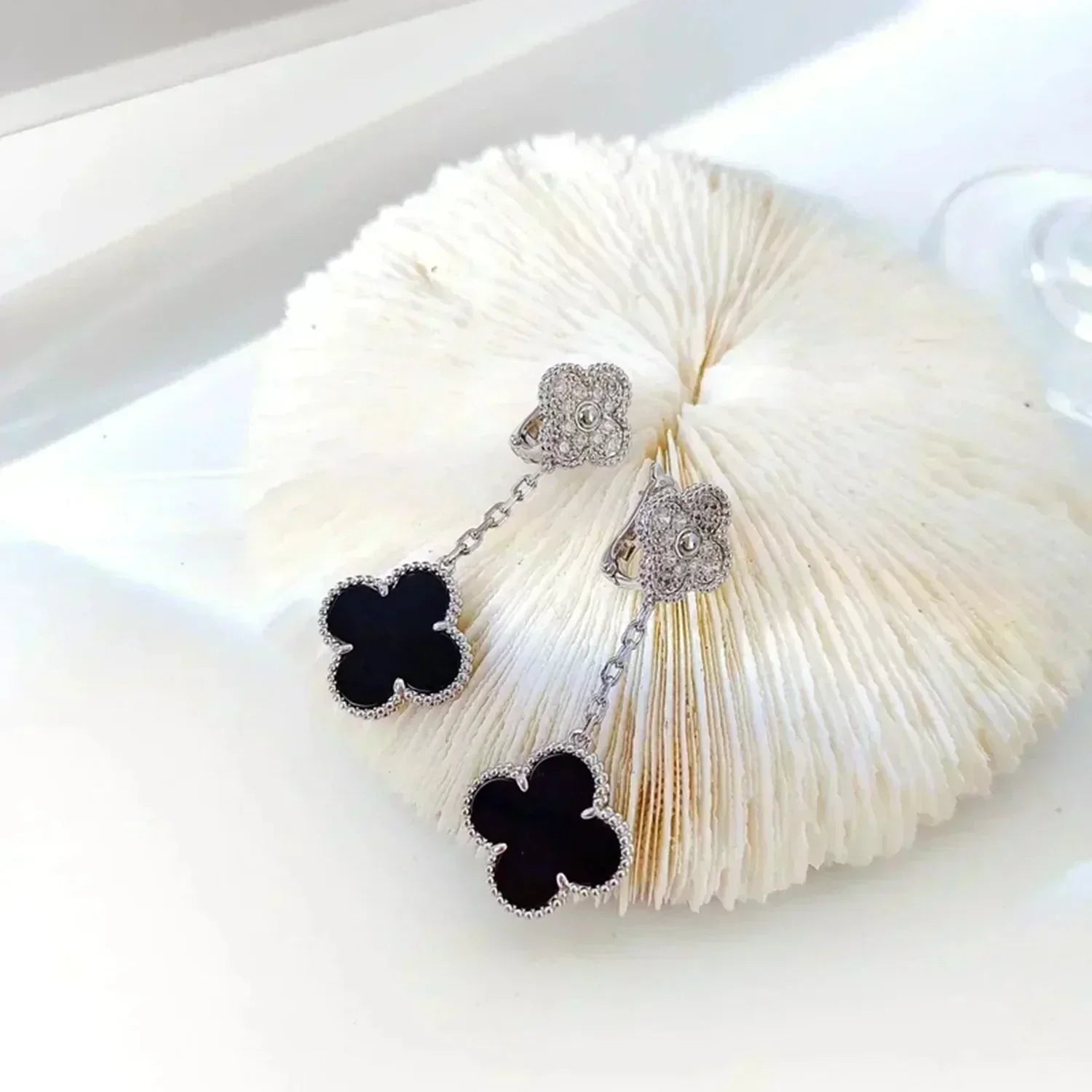 ¡®Star¡¯CLOVER 2 MOTIFS  DIAMOND ONYX EARRINGS SILVER