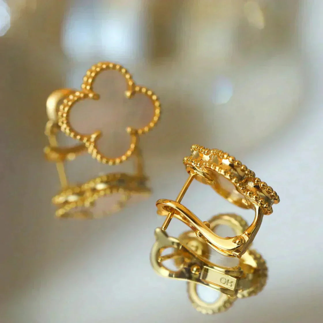¡®Star¡¯CLOVER MEDIUM 1 MOTIFS  WHITE MOP STUD EARRINGS
