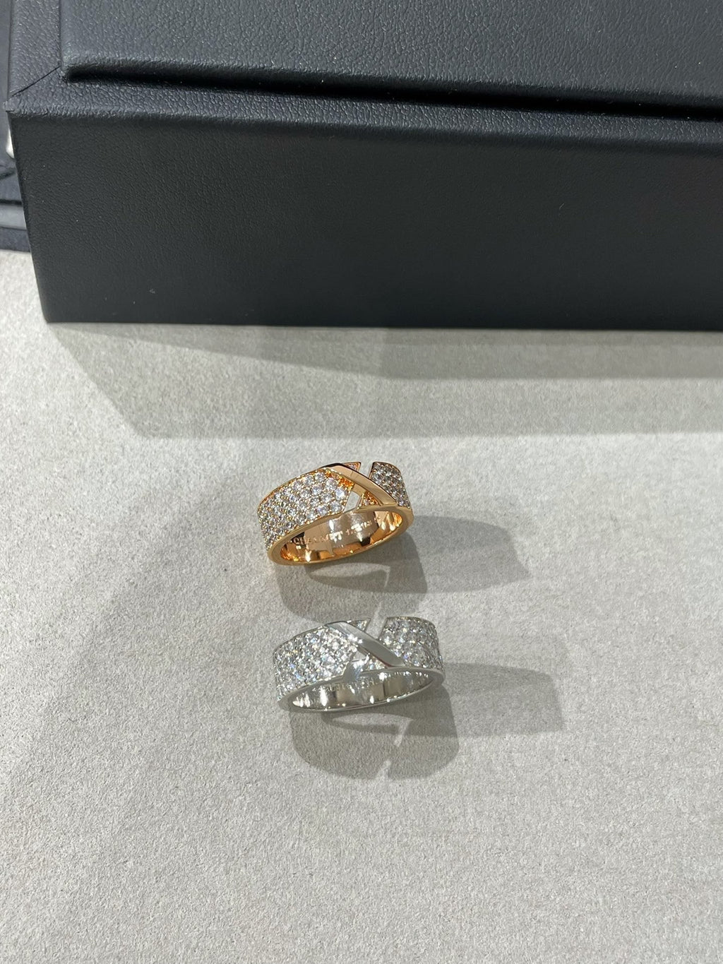 ¡®Star¡¯LIENS EVIDENCE  DIAMOND PAVED RING