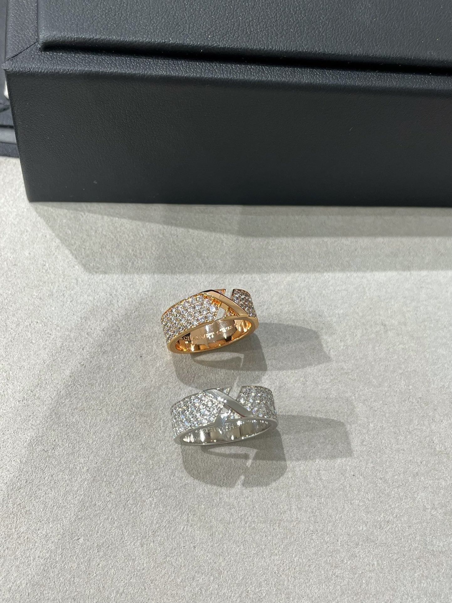 ¡®Star¡¯LIENS EVIDENCE  DIAMOND PAVED RING