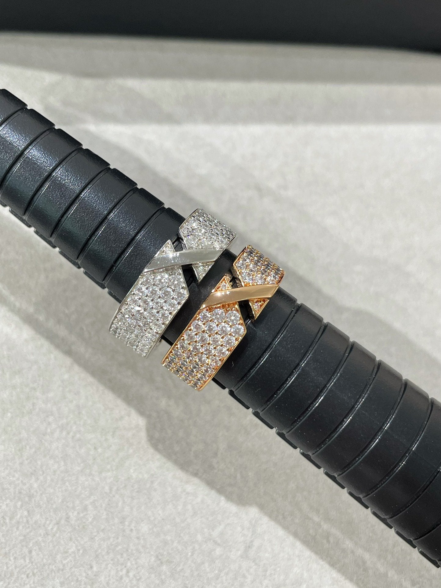 ¡®Star¡¯LIENS EVIDENCE  DIAMOND PAVED RING
