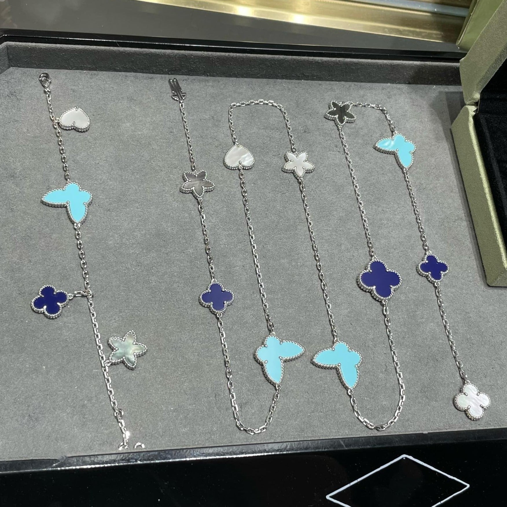 ¡®Star¡¯LUCKY CLOVER SILVER 11 MOTIF NECKLACE