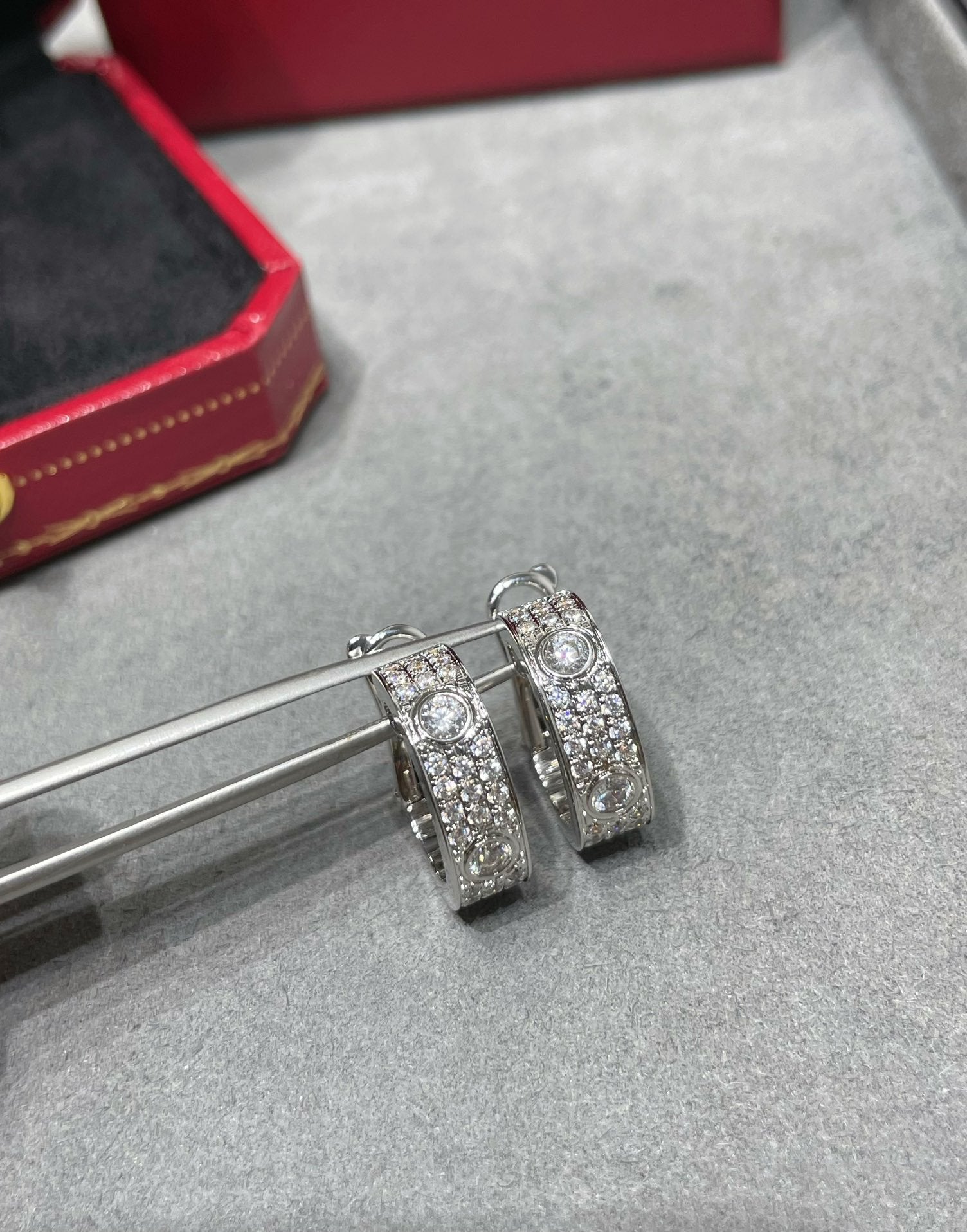¡®Star¡¯LOVE 5.5MM DIAMOND PAVED EARRINGS