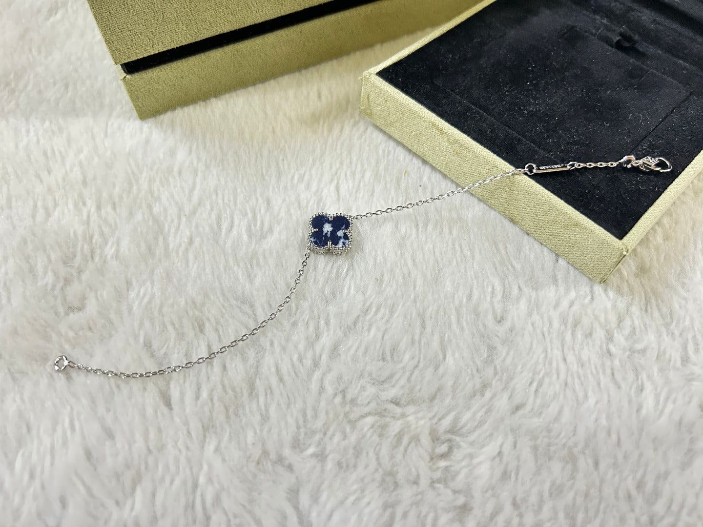 ¡®Star¡¯CLOVER 1 MOTIF PIETERSITE BRACELET