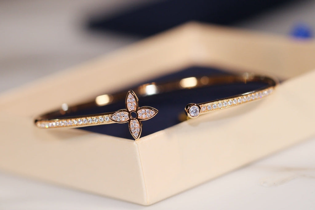 ¡®Star¡¯IDYLLE GOLD OPEN BRACELET DIAMOND PAVED