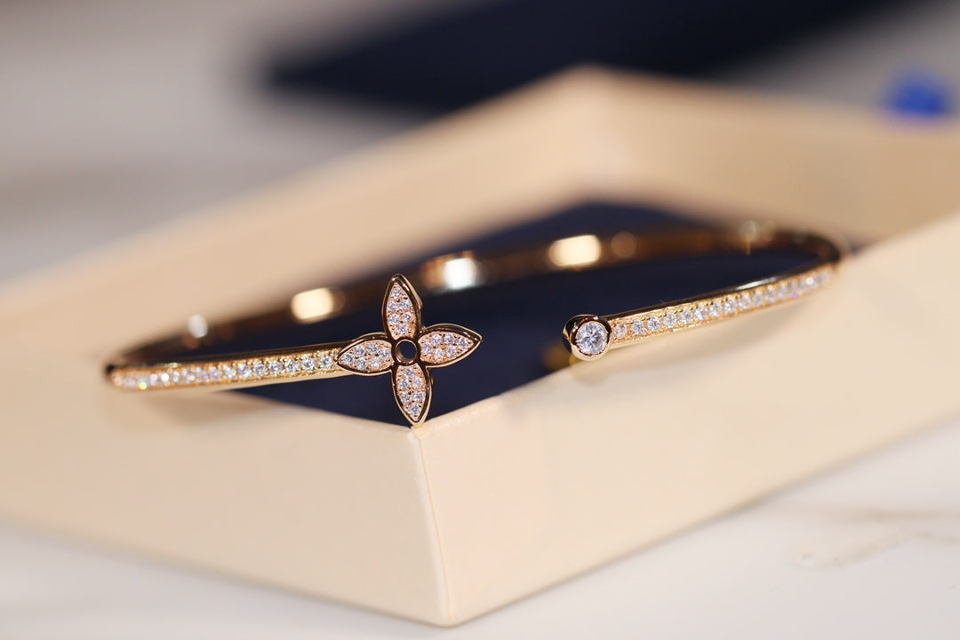 ¡®Star¡¯IDYLLE GOLD OPEN BRACELET DIAMOND PAVED
