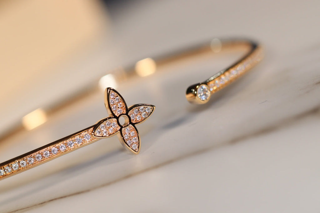 ¡®Star¡¯IDYLLE GOLD OPEN BRACELET DIAMOND PAVED