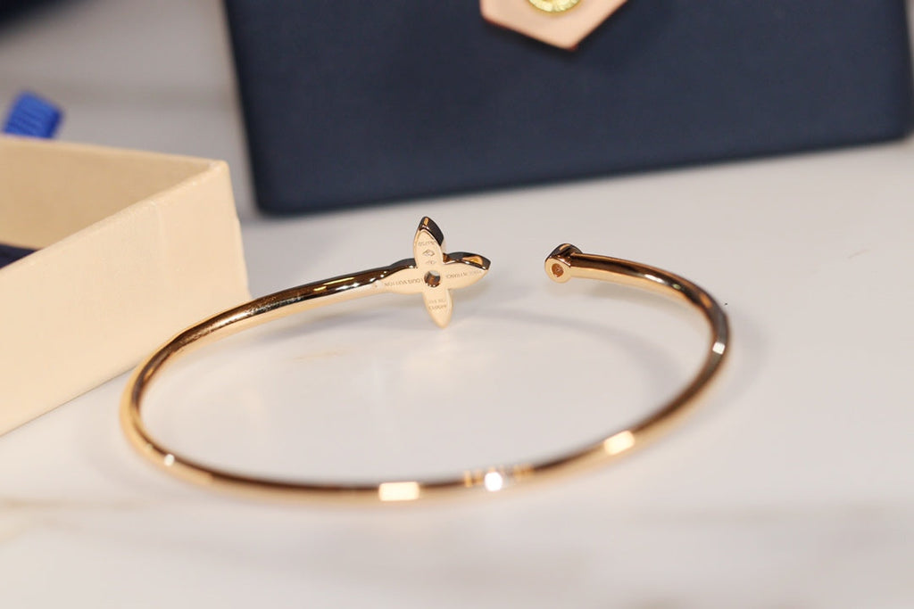 ¡®Star¡¯IDYLLE GOLD OPEN BRACELET DIAMOND PAVED