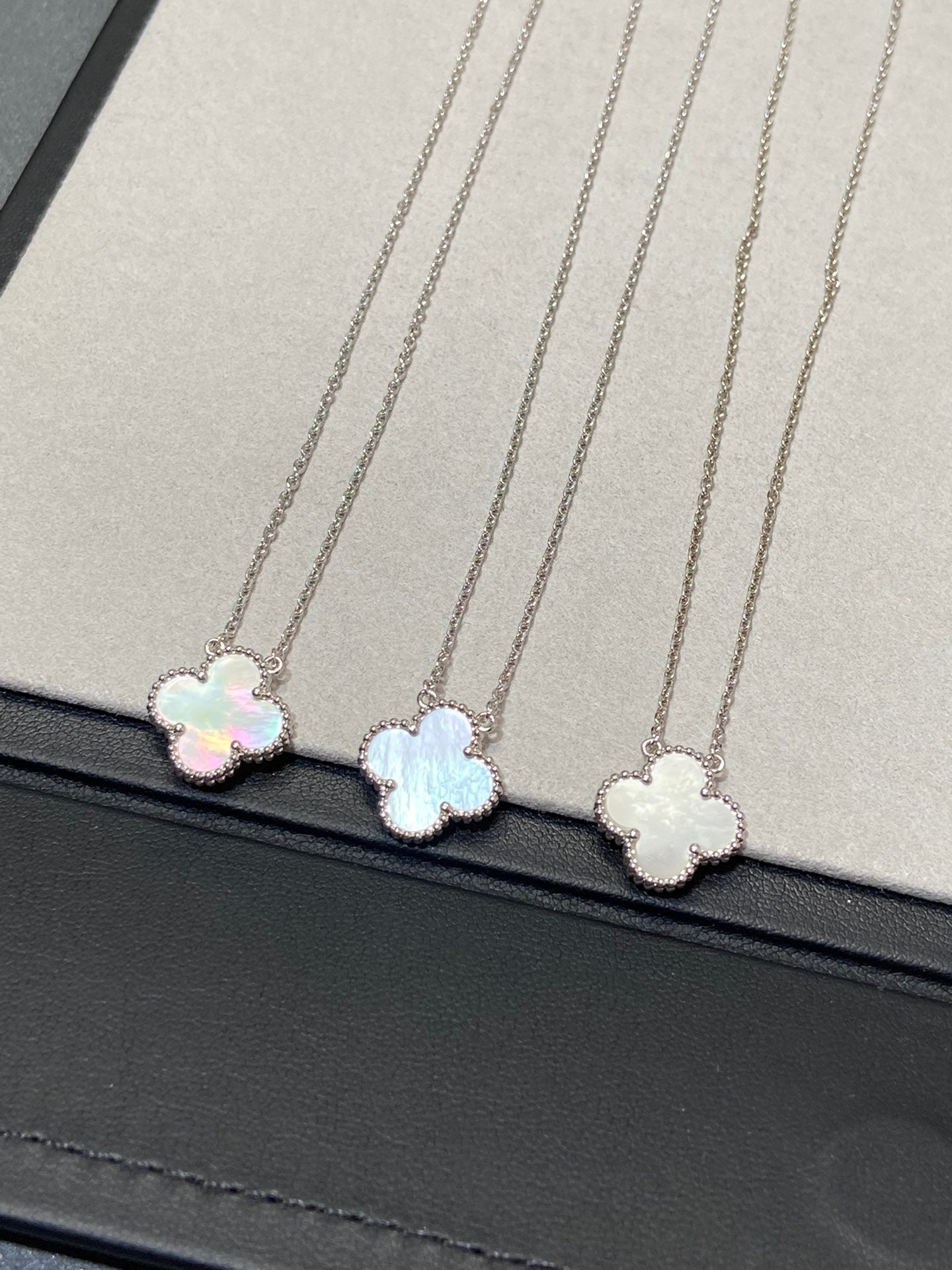 ¡®Star¡¯CLOVER MEDIUM SILVER WHITE MOP NECKLACE