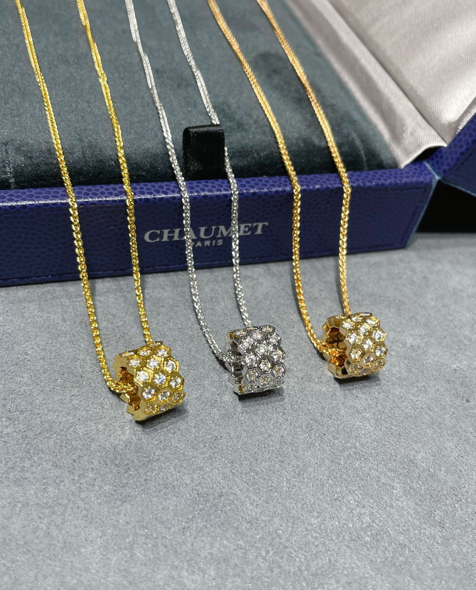 ¡®Star¡¯BEE LOVE DIAMOND PAVED 3 ROW NECKLACE