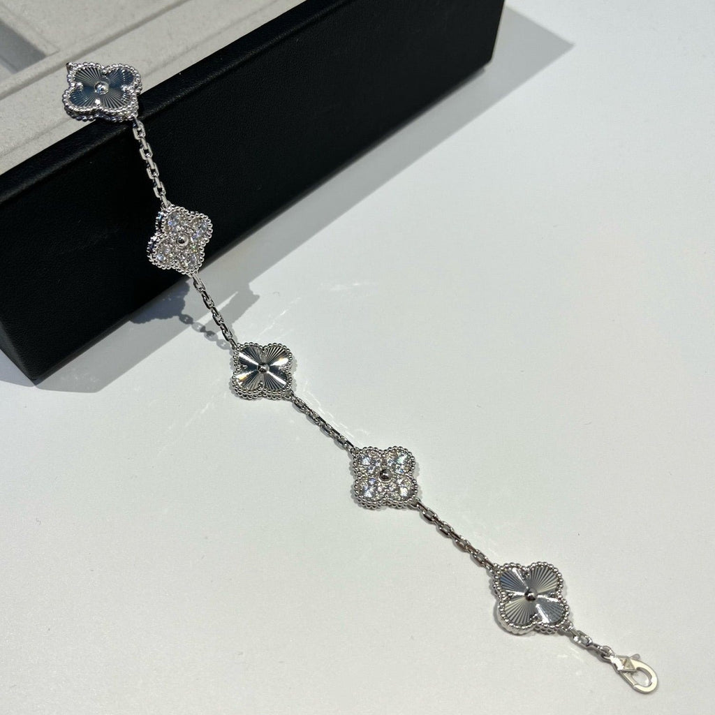 [Star]New  CLOVER 5 MOTIF LASER BRACELET COLLECTION