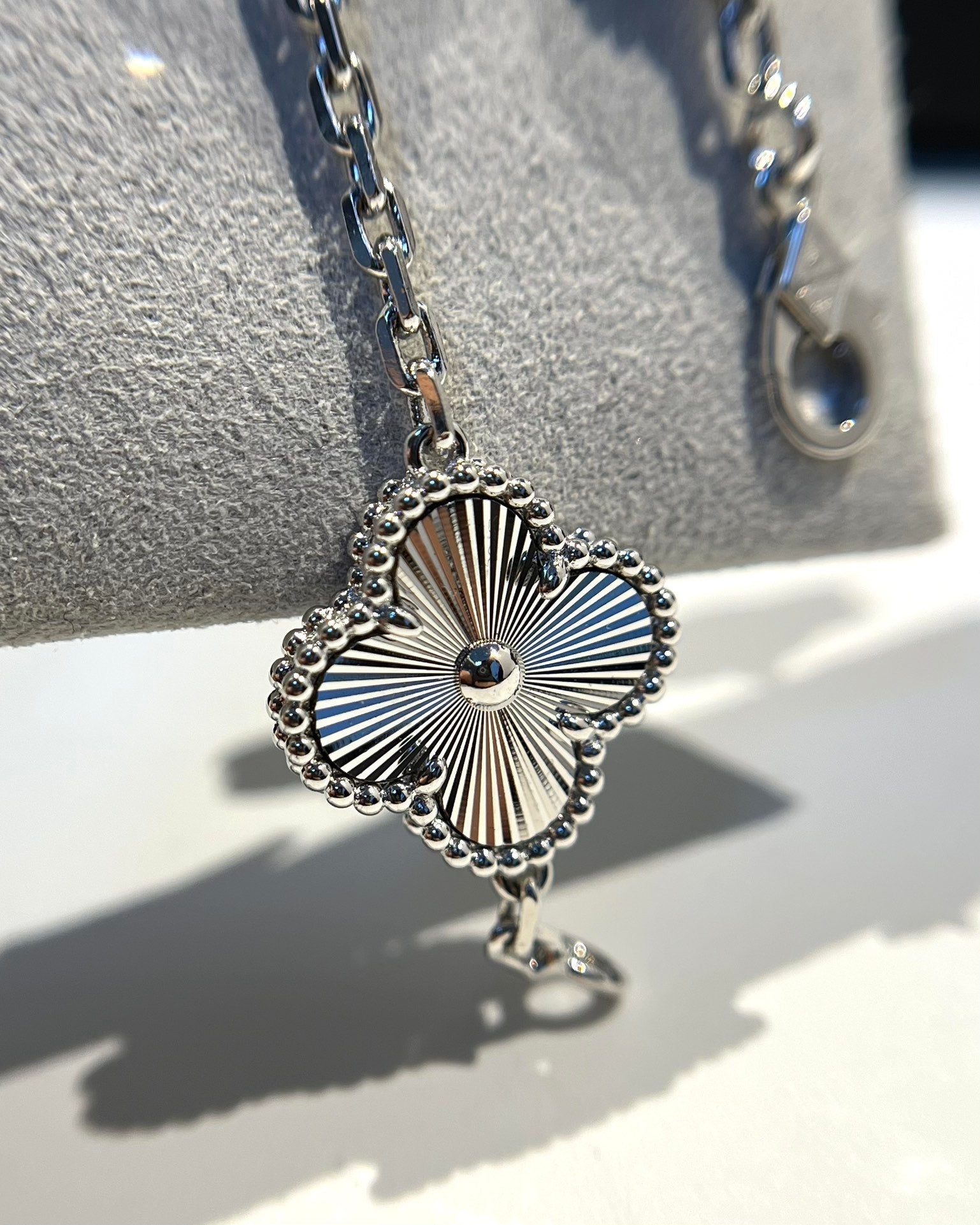 [Star]New  CLOVER 5 MOTIF LASER BRACELET COLLECTION