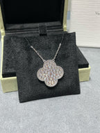 ¡®Star¡¯CLOVER 25MM LARGE PENDANT DIAMOND PAVED SILVER NECKLACE
