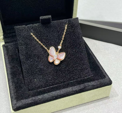[Moco ]BUTTERFLY PINK MOTHER-OF-PEARL DIAMOND NECKLACE