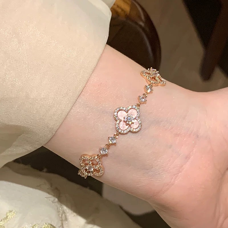 ¡®Star¡¯CLOVER 5 MOTIF PINK BLUE RED WHITE BRACELET