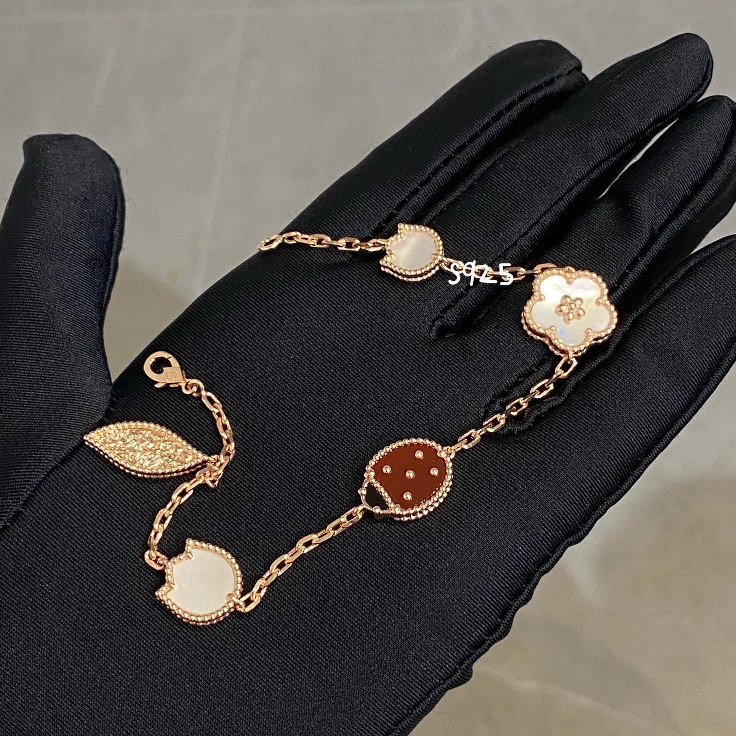 ¡®Star¡¯LUCKY SPRING 5 MOTIF BRACELET