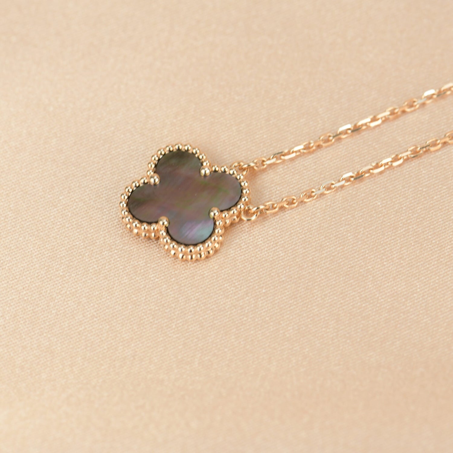 ¡®Star¡¯CLOVER 15MM  GRAY MOTHER OF PEARL NECKLACE