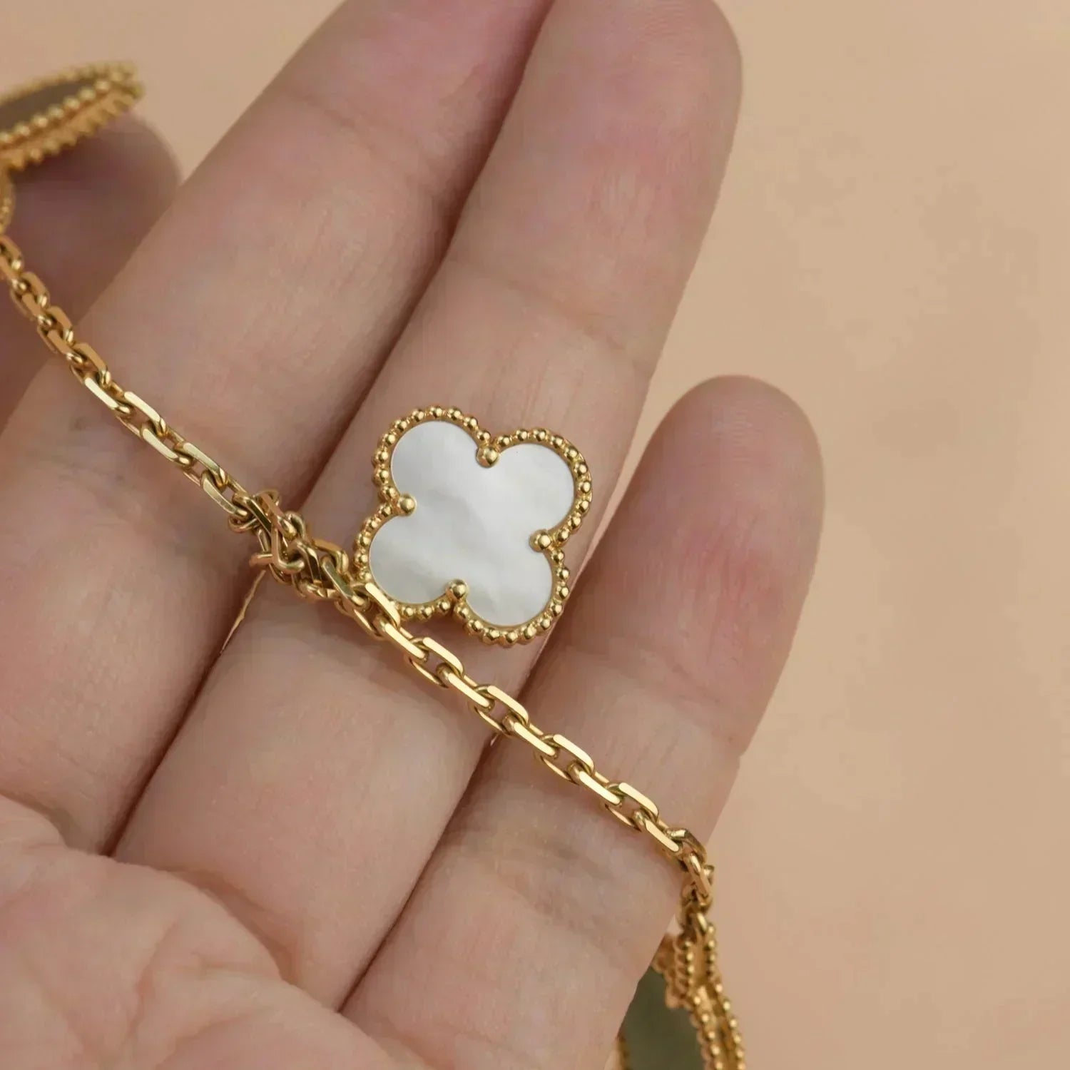 ¡®Star¡¯LUCKY SPRING 5 MOTIF GOLD BRACELET