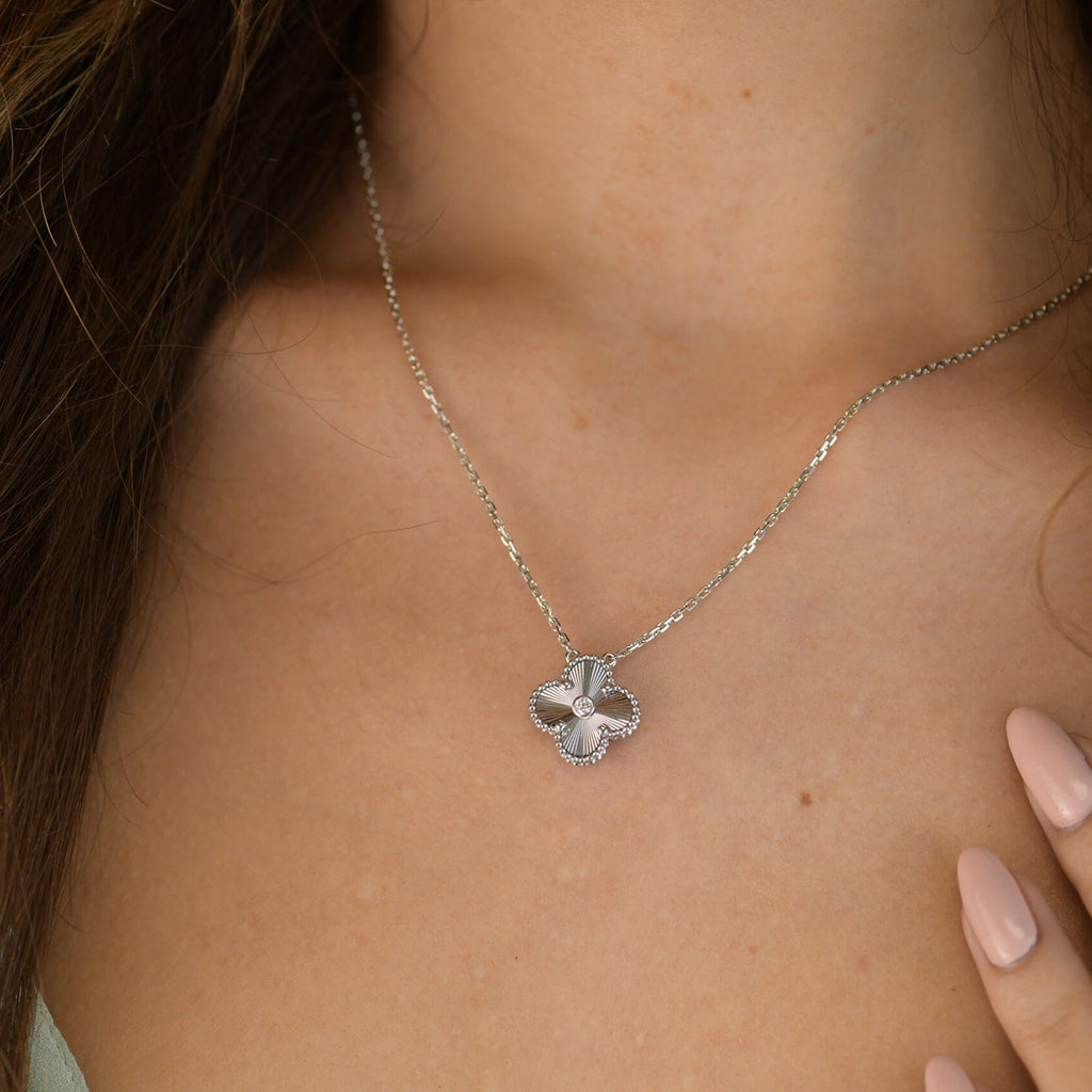 ¡®Star¡¯CLOVER  15MM DIAMOND LASER NECKLACE SILVER