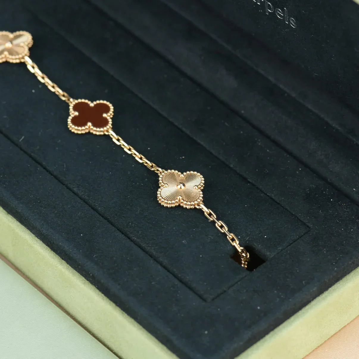 [Star]New  CLOVER 5 MOTIF RED CORNELIAN BRACELET COLLECTION