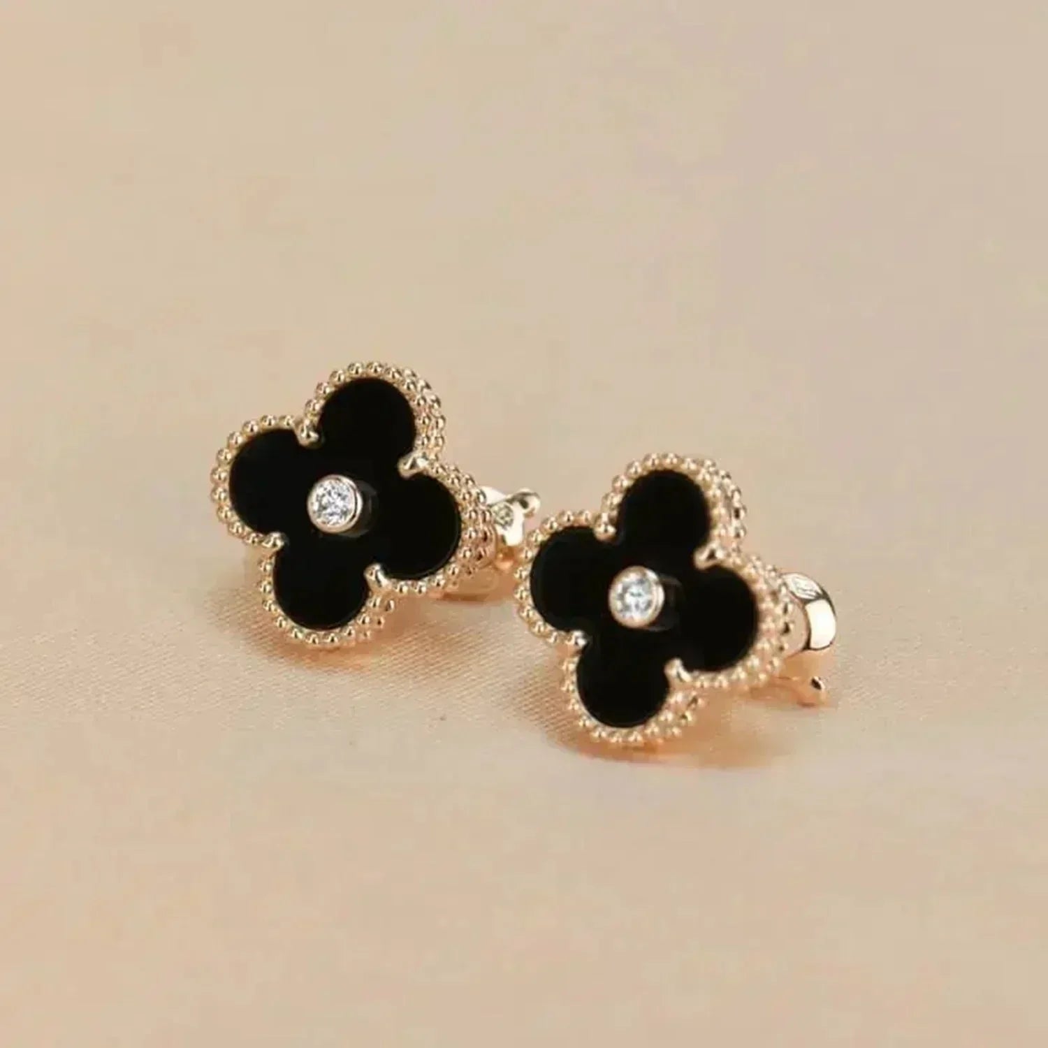 ¡®Star¡¯CLOVER MEDIUM 1 MOTIFS ONYX DIAMOND EARRINGS